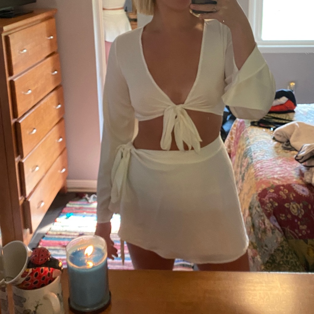 White cute two piece, medium, unknown brand
